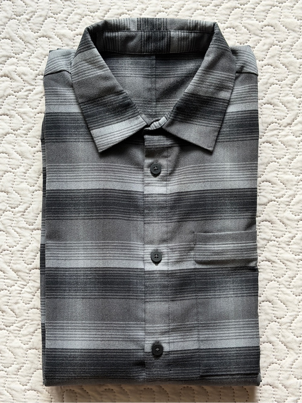 Lululemon Men’s Medium Gray Black Plaid Striped Long Sleeve Button Down Shirt